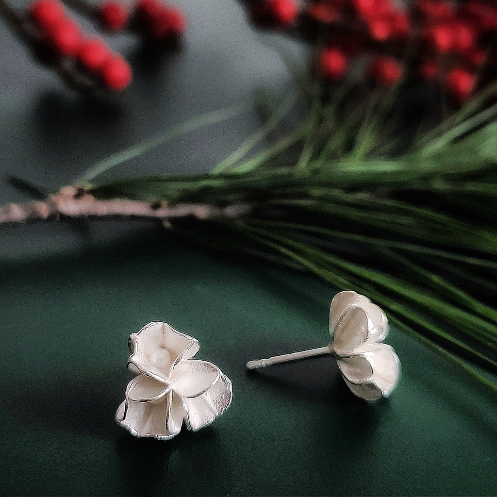 Ohrstecker aus Silber in Blütenform 