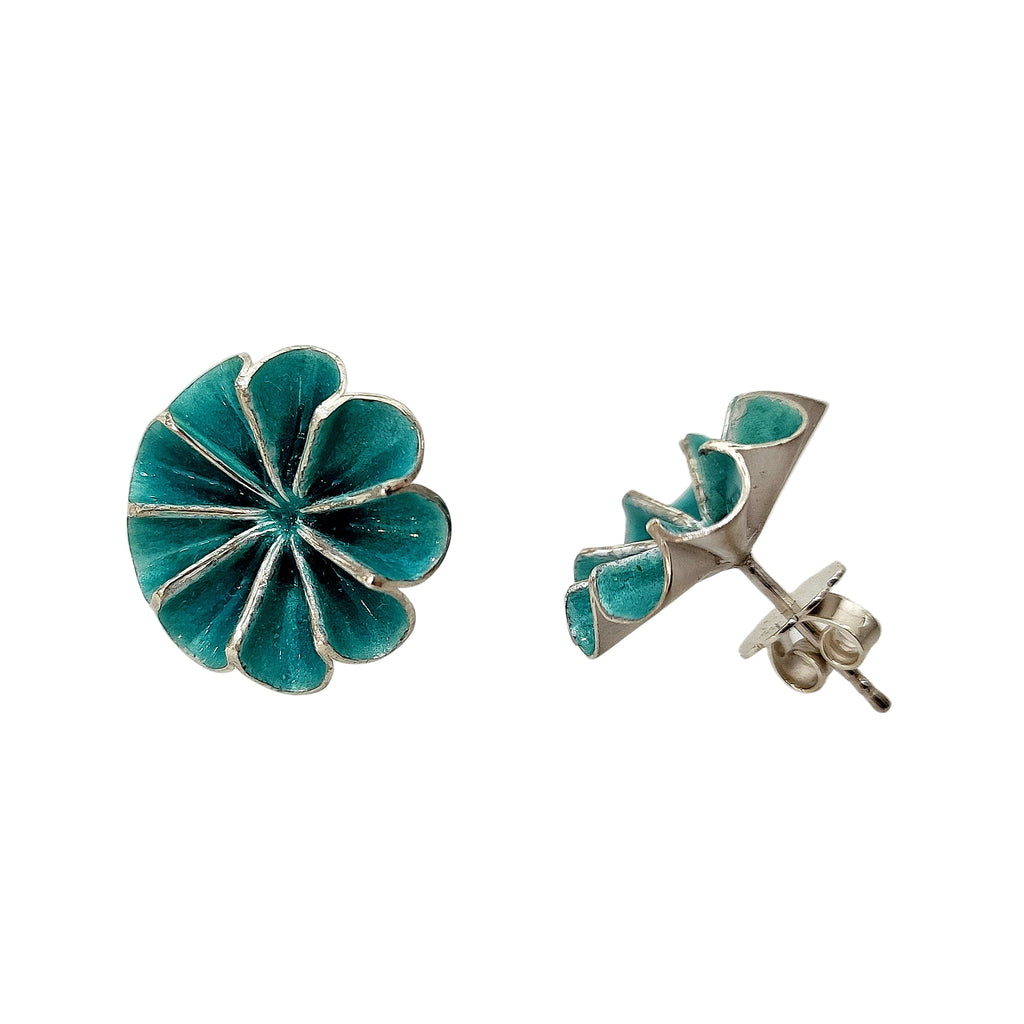 Blau emaillierte Ohrstecker aus Silber in Blütenform