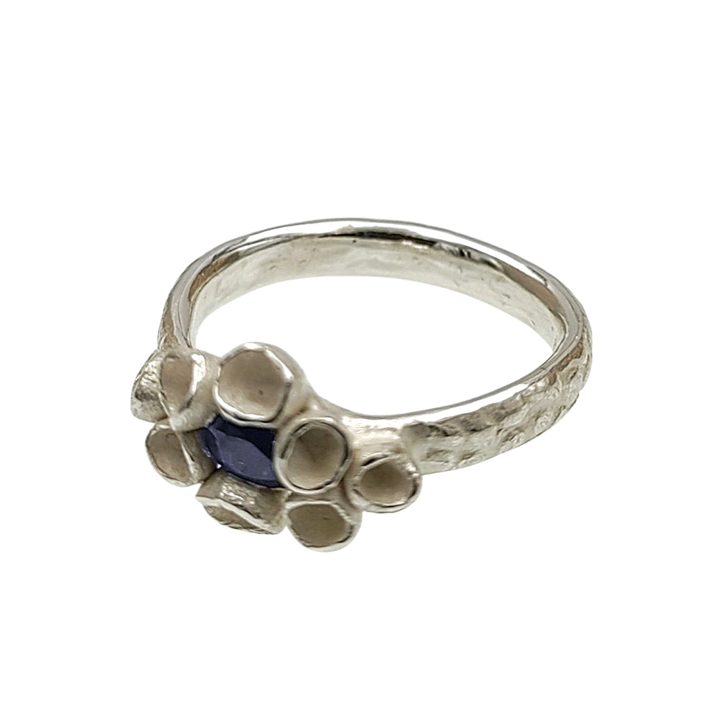 Silberring mit blauem Saphir